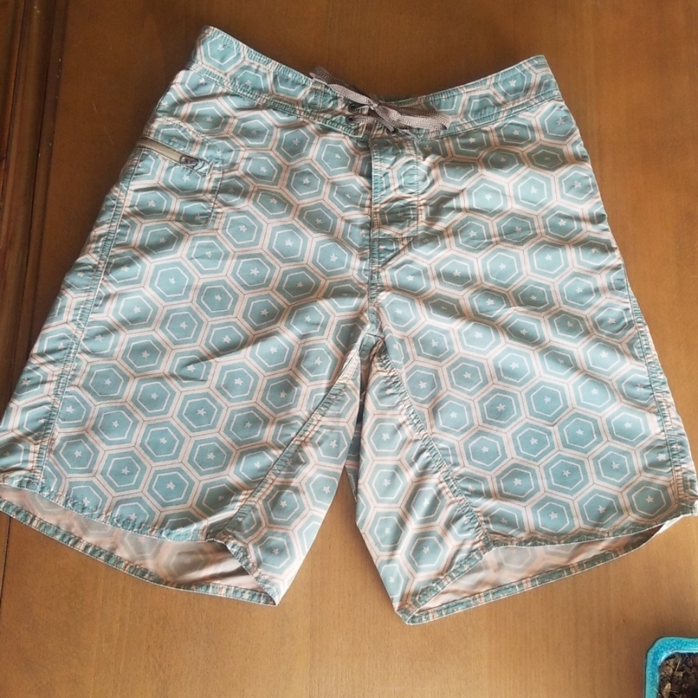 Patagonia men's wavefarer boardshorts size 30